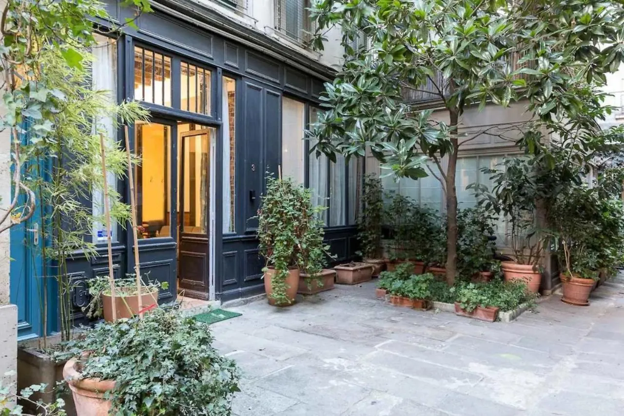 One-Of-A-Kind Spacious Home In Le Marais Παρίσι