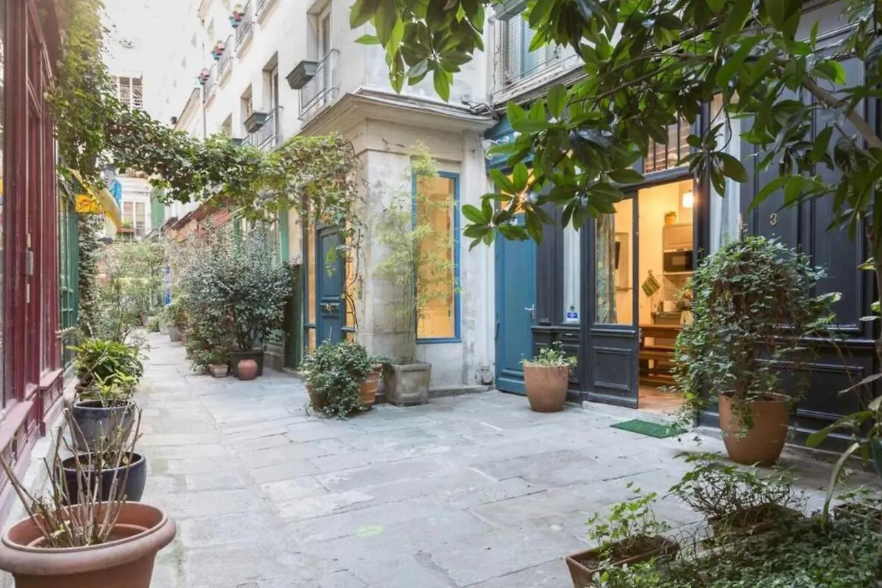 One-Of-A-Kind Spacious Home In Le Marais Παρίσι