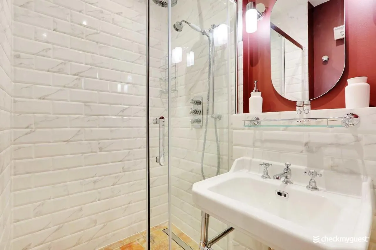 Apartment One-Of-A-Kind Spacious Home In Le Marais Paris