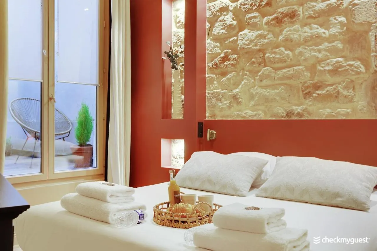 One-Of-A-Kind Spacious Home In Le Marais Paris Frankreich