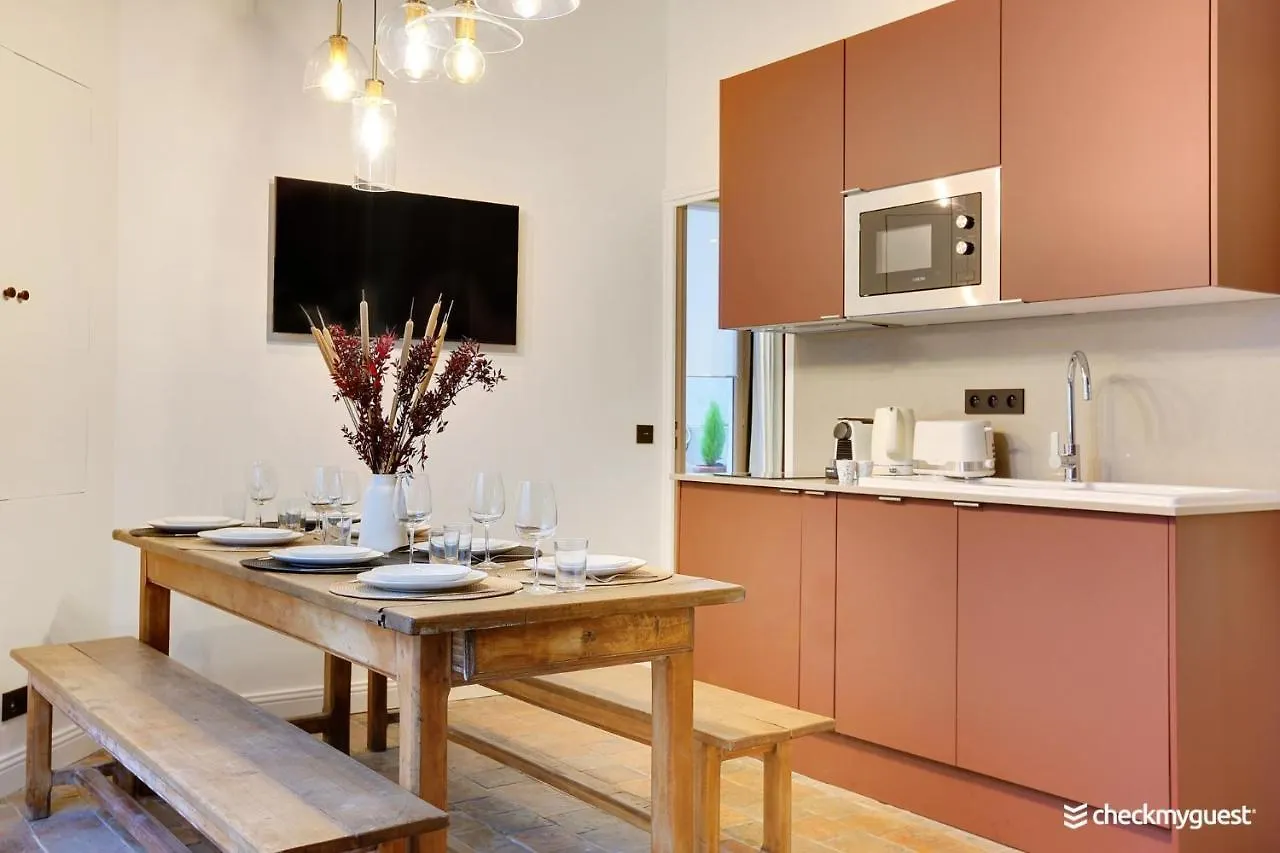 One-Of-A-Kind Spacious Home In Le Marais Paris Apartment