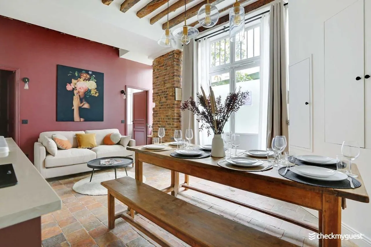 One-Of-A-Kind Spacious Home In Le Marais Paříž Apartmán