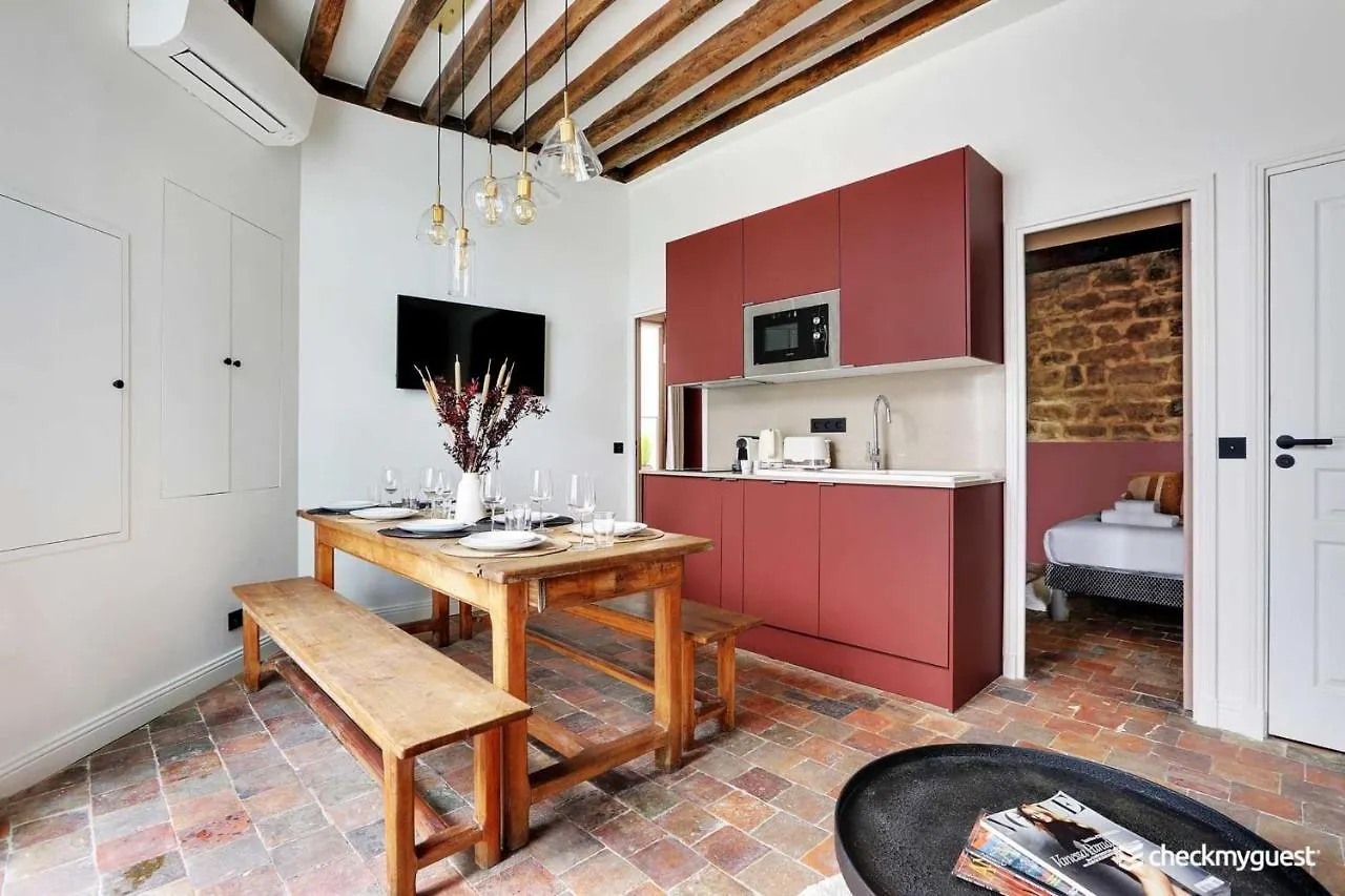 One-Of-A-Kind Spacious Home In Le Marais Paříž 0*,